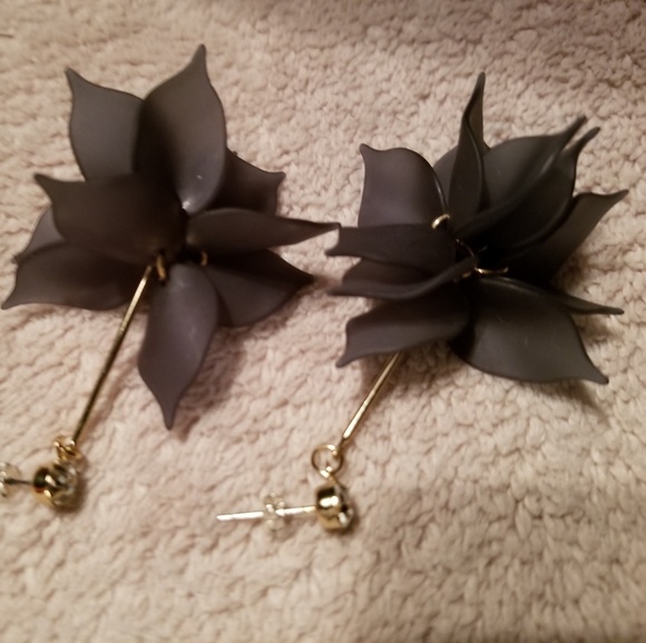 Black Flower Drop Earring - Picture 4 of 5